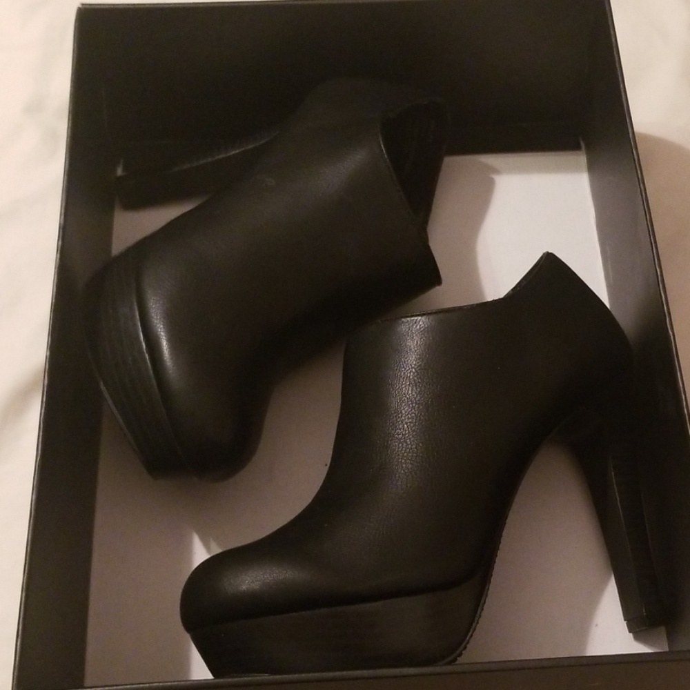 NWOT Black platform pumps. Vidula by Just Fab